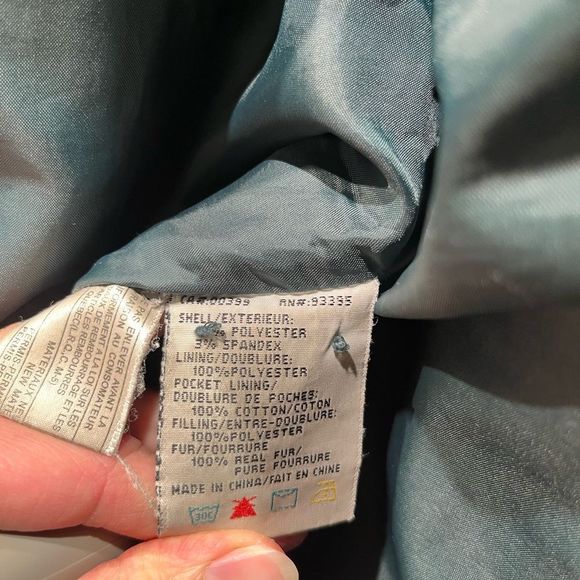 Vintage Coat with Real Fur hood - Picture 3 of 6